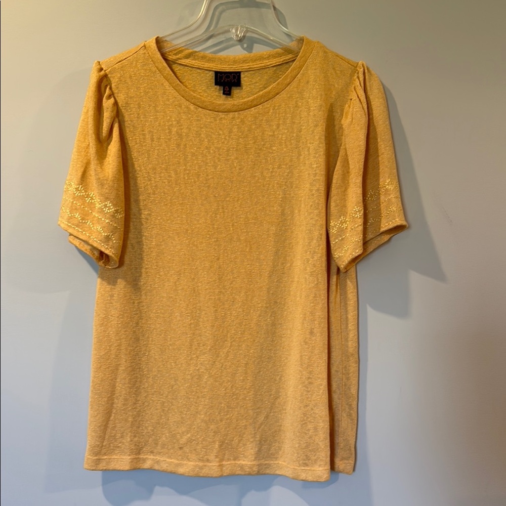 Women’s XL Mod Lusive Gold Short Sleeve Top with sleeve embroidery